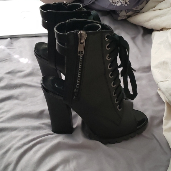 Michael Antonio black lace upheel booties sz 8 - Picture 3 of 5